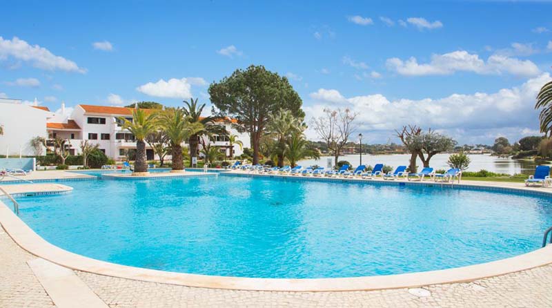 2 Bed Apartment with Lake Views