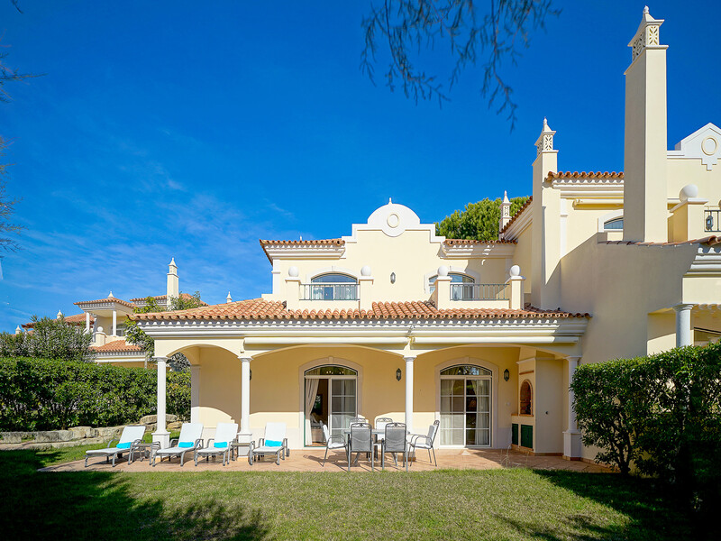 3 Bed Townhouse in Vale dos Pinheiros