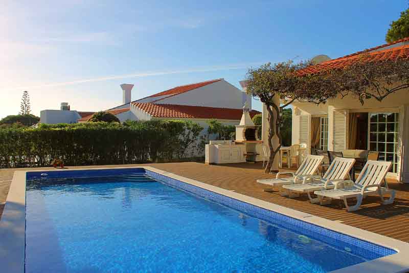 4 Bed Villa with Large Garden