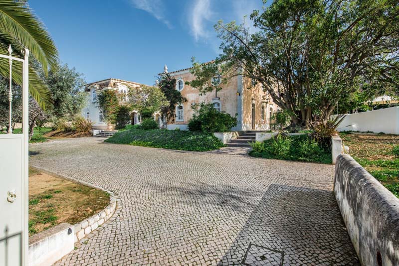 Nine Bedroom Villa with Pool