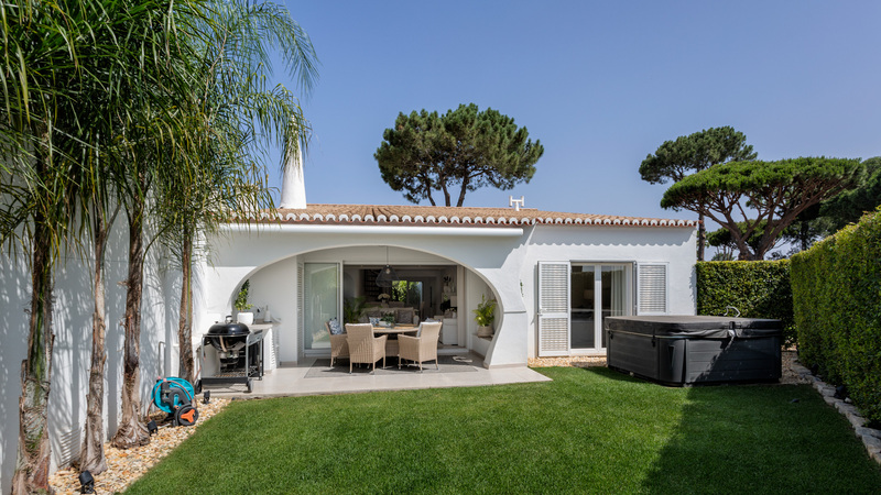 Outstanding 2 plus 1 Bedroom villa with Jacuzzi