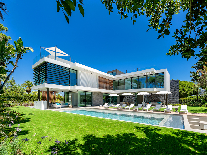 Stunning 6 Bedroom Villa with Gym